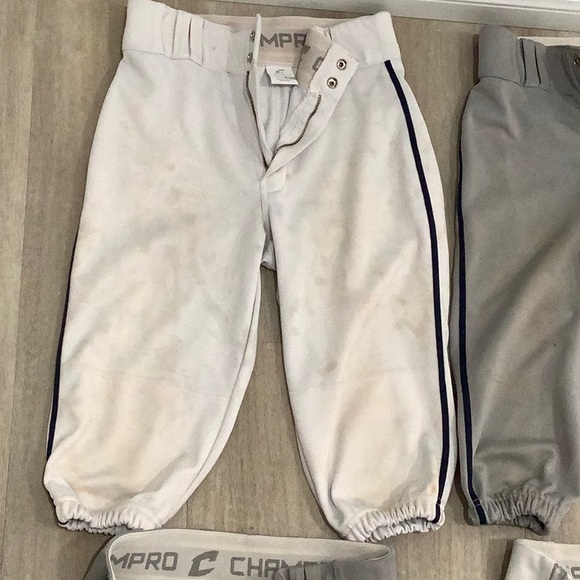4 pair Used Youth baseball knickers 2 white/2 gray with navy stripe - Picture 8 of 8